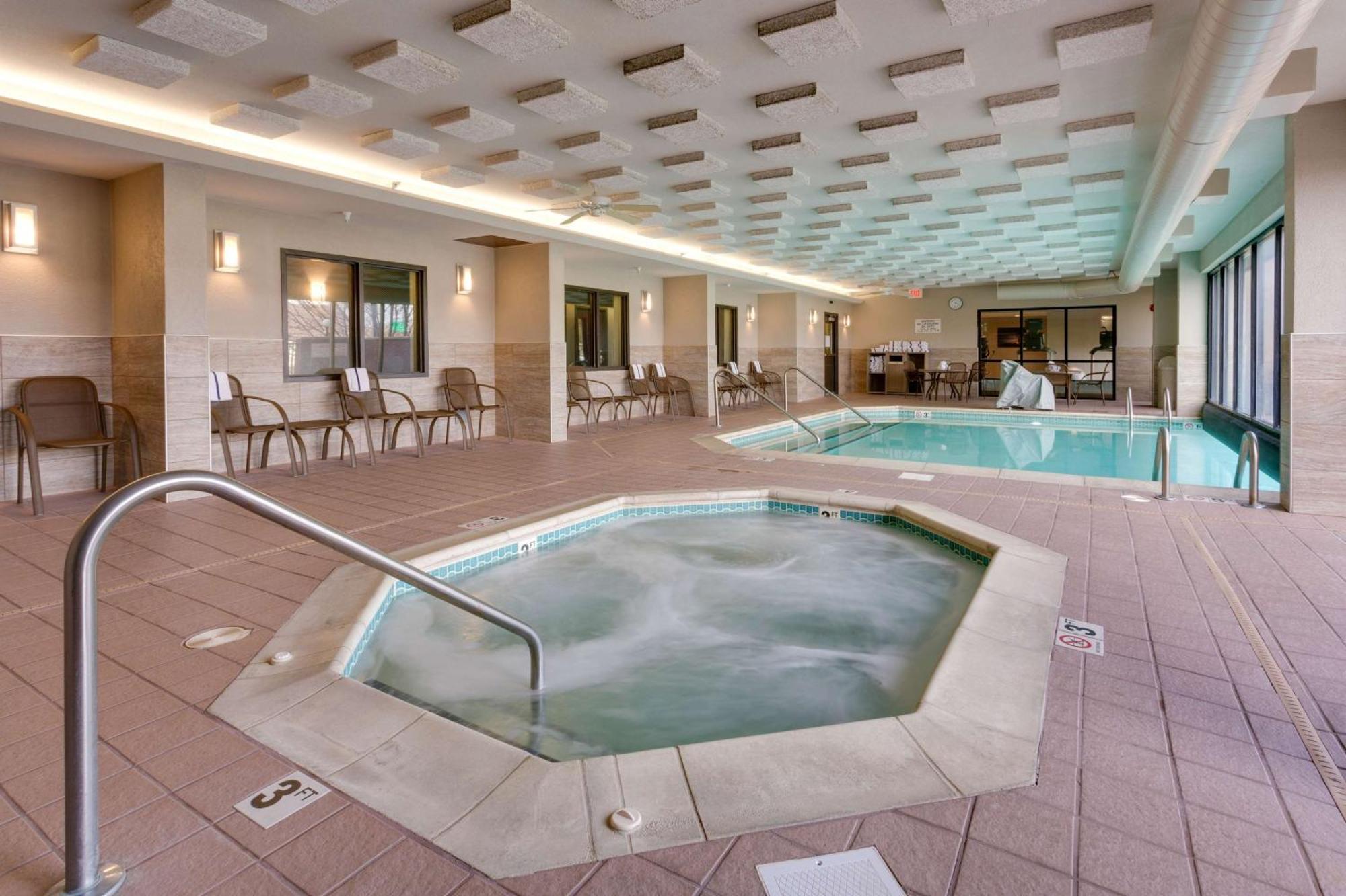 Drury Inn & Suites โอเวอร์แลนด์พาร์ค ภายนอก รูปภาพ