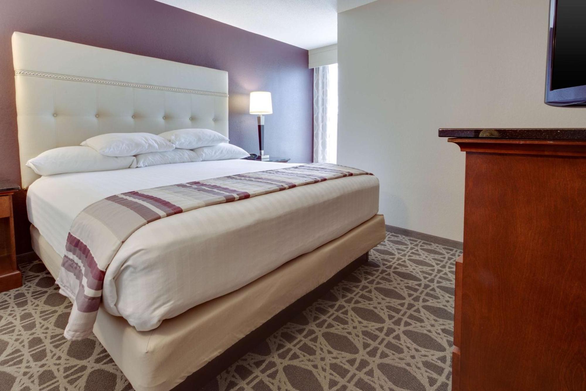 Drury Inn & Suites โอเวอร์แลนด์พาร์ค ภายนอก รูปภาพ