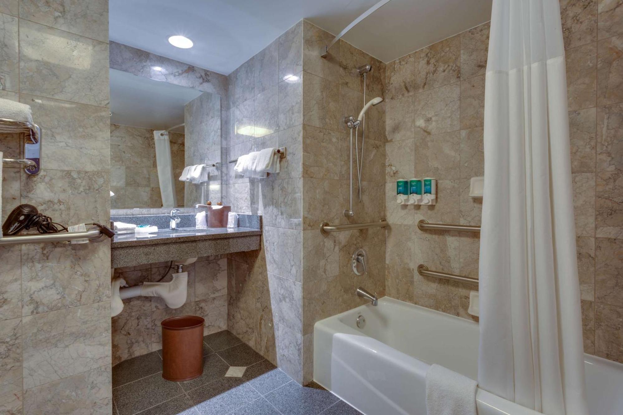 Drury Inn & Suites โอเวอร์แลนด์พาร์ค ภายนอก รูปภาพ