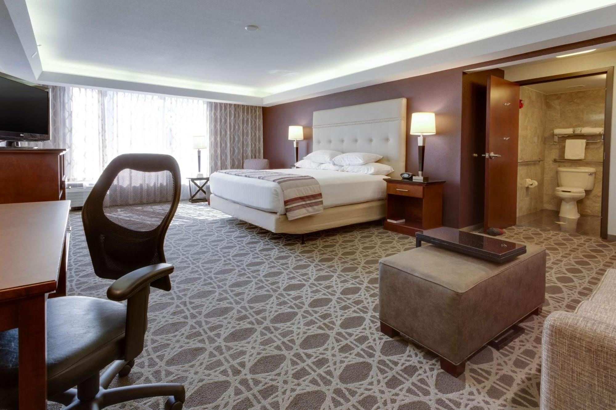 Drury Inn & Suites โอเวอร์แลนด์พาร์ค ภายนอก รูปภาพ