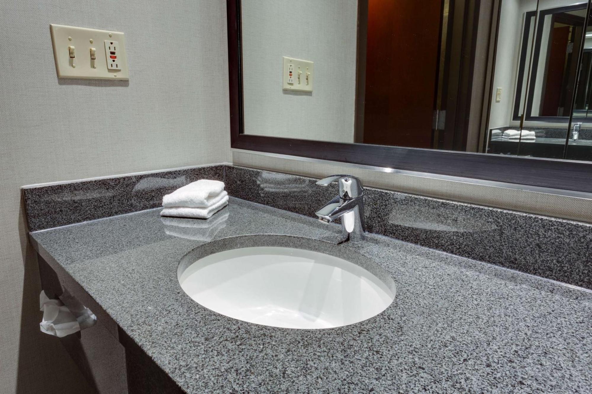 Drury Inn & Suites โอเวอร์แลนด์พาร์ค ภายนอก รูปภาพ