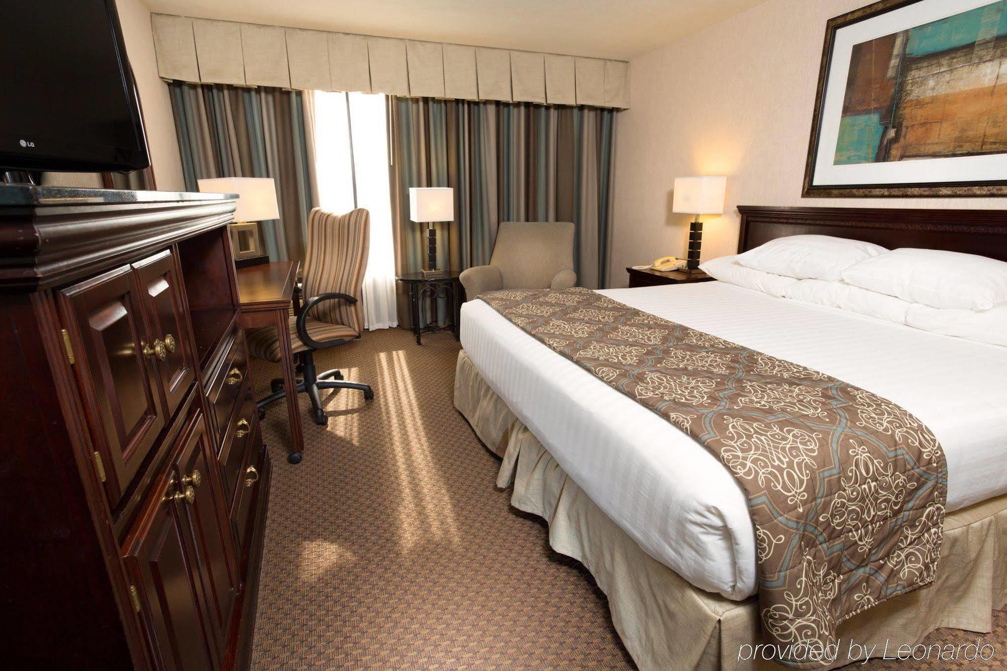 Drury Inn & Suites โอเวอร์แลนด์พาร์ค ภายนอก รูปภาพ
